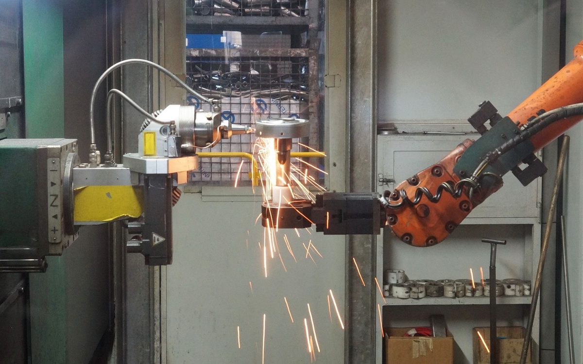 2-Wheeler Frame — Robotic MIG Welding Line with Gauges